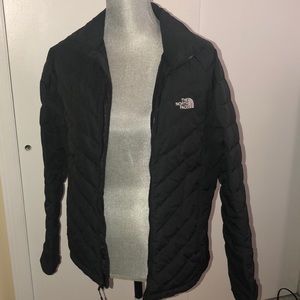 The North Face light puffer jacket size M